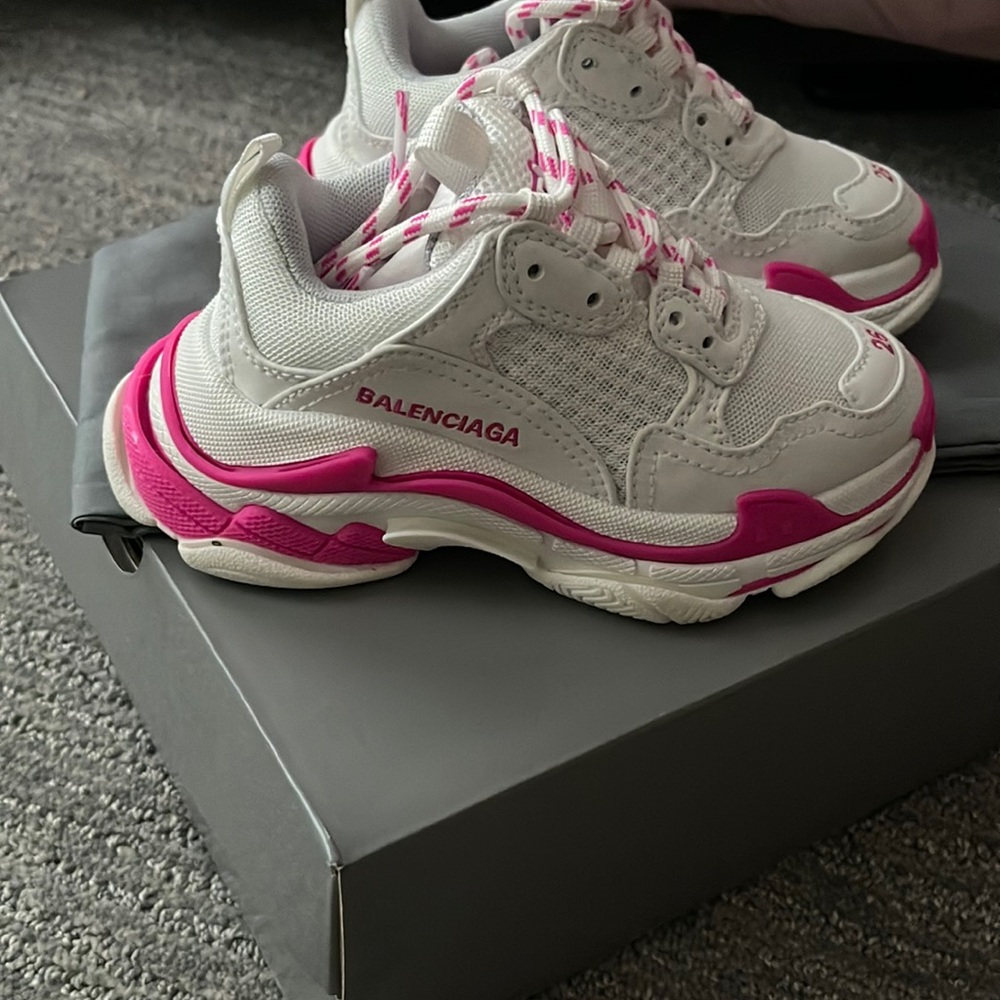 Girls authentic Balenciaga triple s